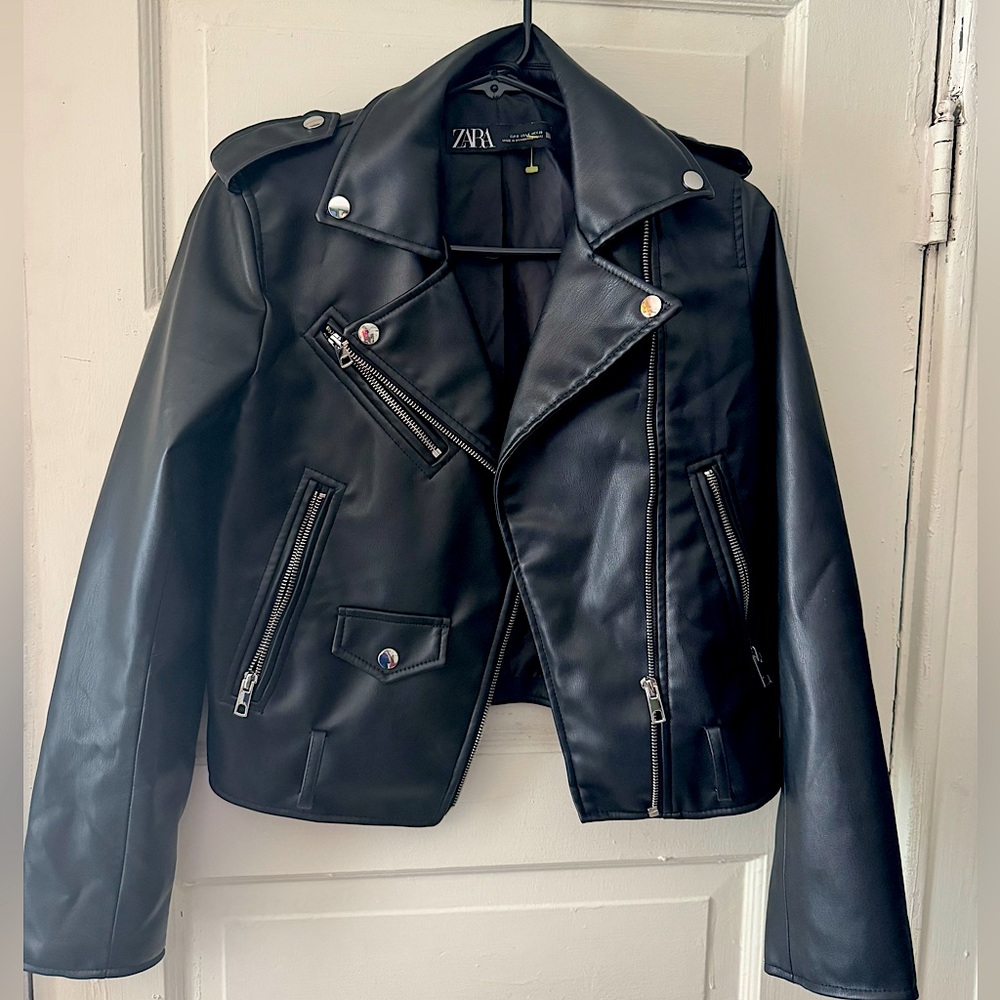Zara Women's Sleek Black Leather Jacket